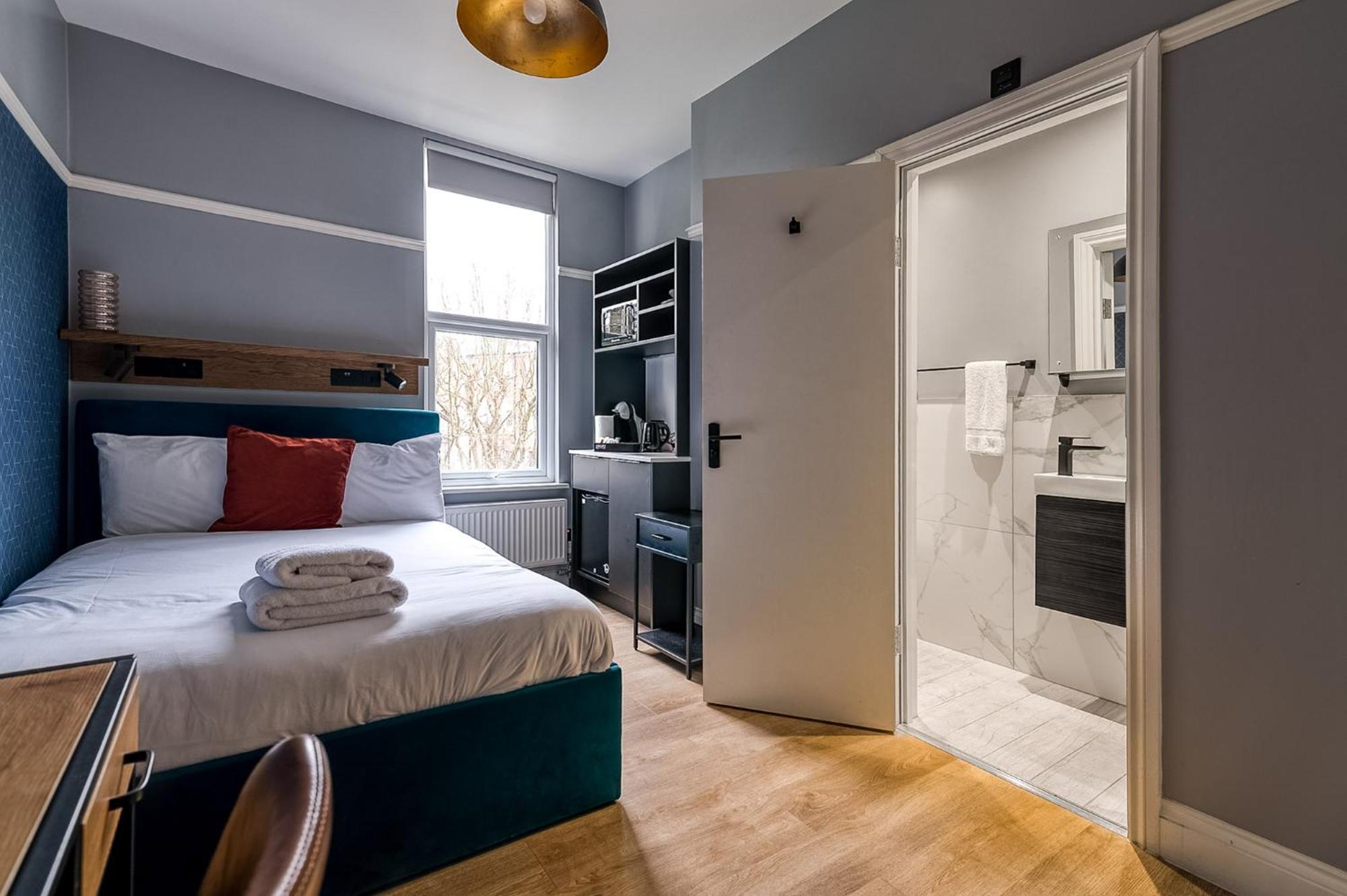 Kensington - Warwick Road Apartment London