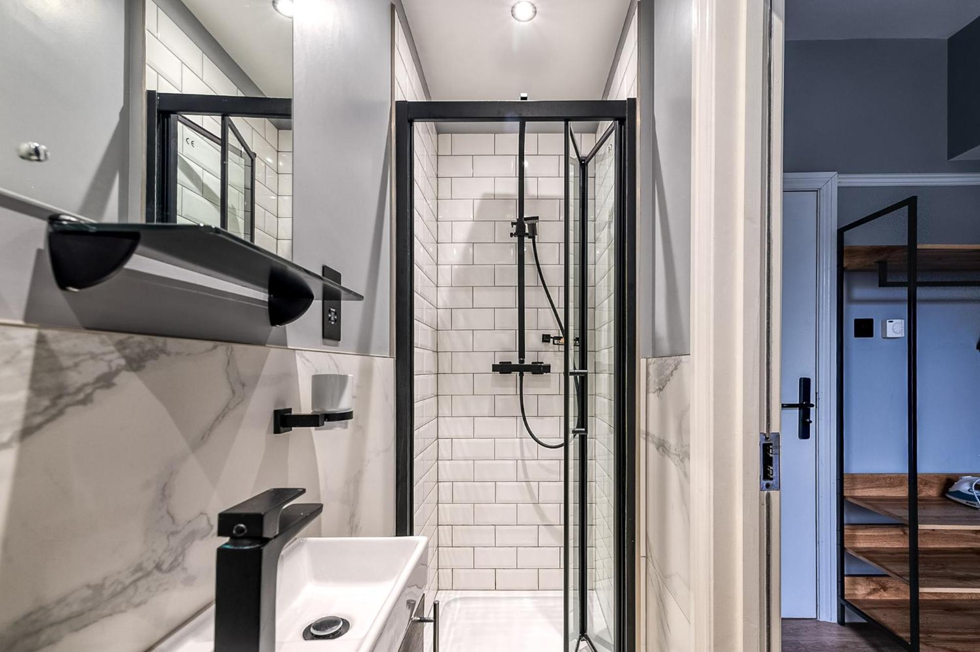 Kensington - Warwick Road Apartment