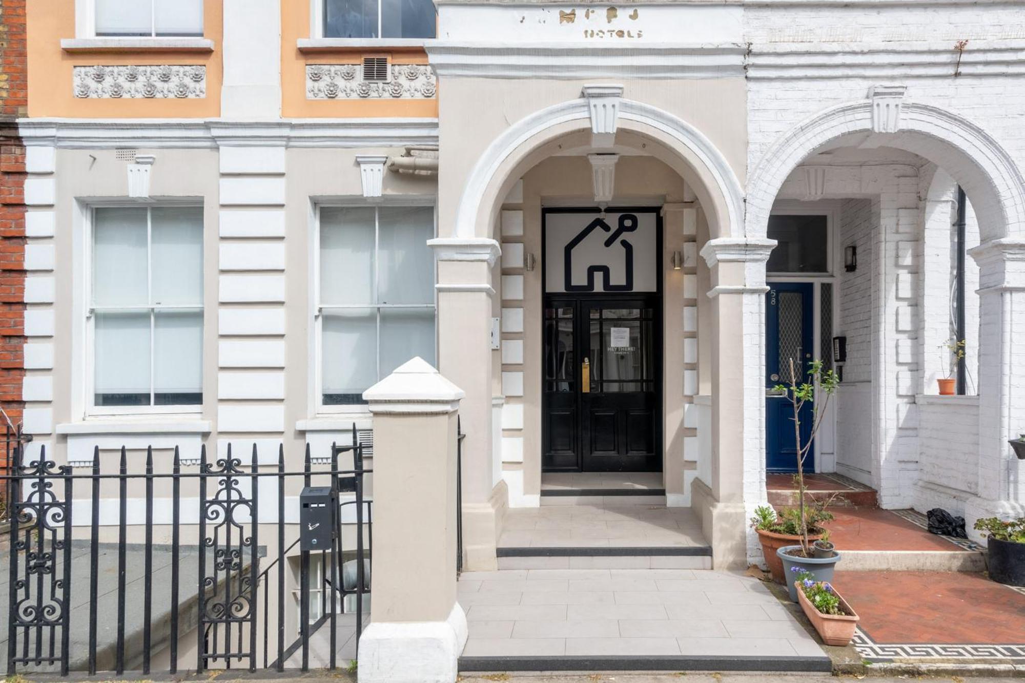 Kensington - Warwick Road Apartment London