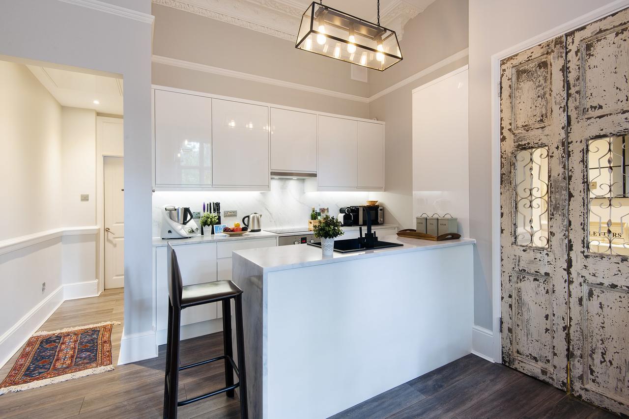 Kensington - Warwick Road Apartment *