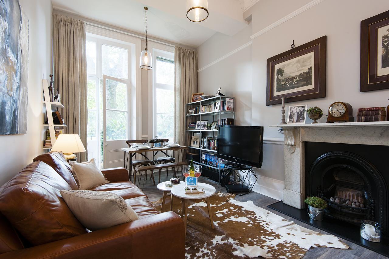 Kensington - Warwick Road Apartment *
